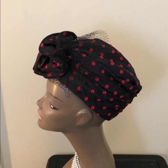 Red and black hat with beautiful stone - Picture 2 of 5